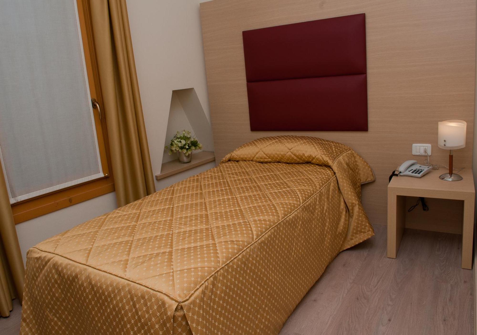 Hotel Villa Maternini Vazzola Cameră foto